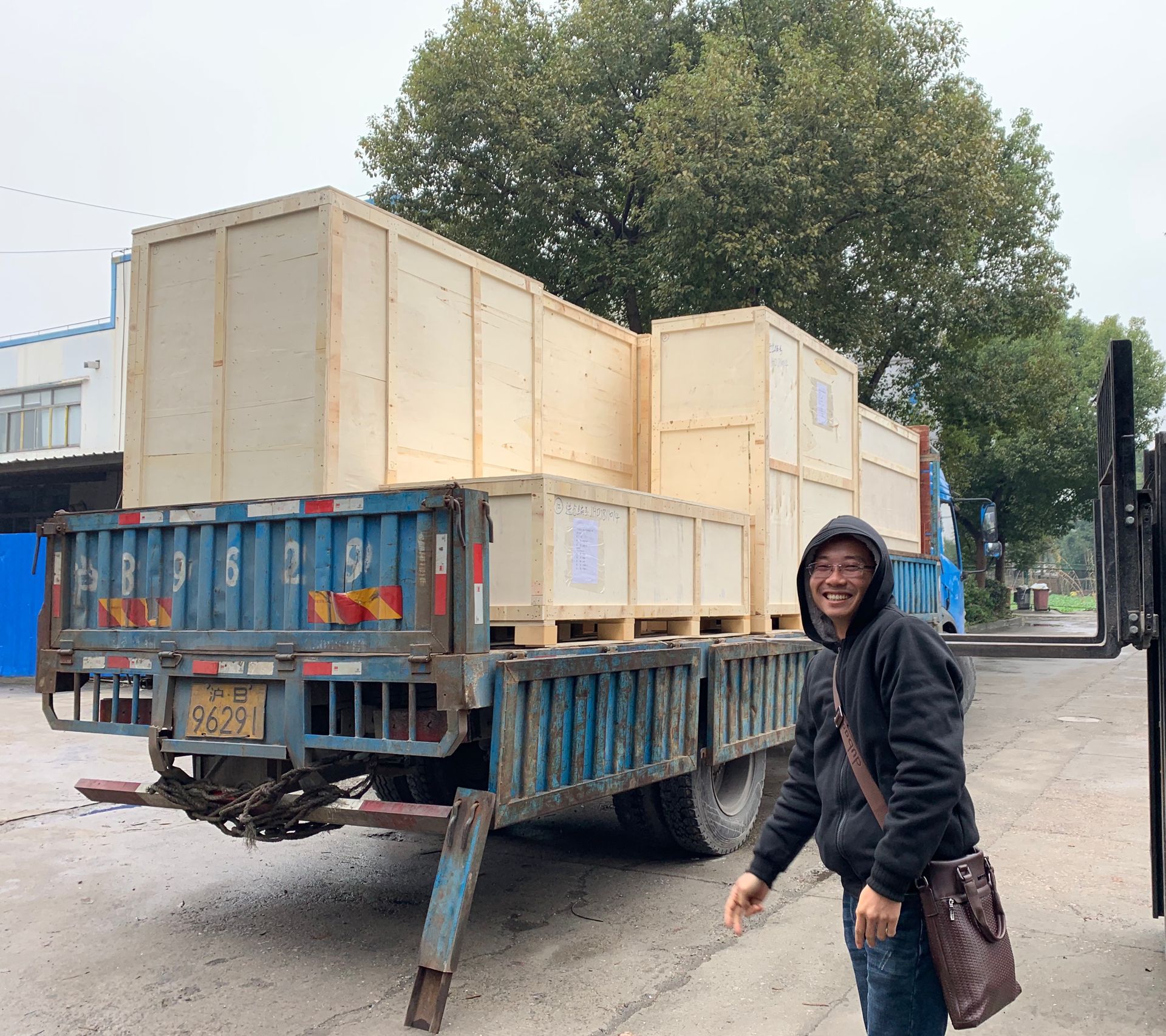 上海厂家定做木箱胶合板箱 物流包装箱卡扣箱钢带箱