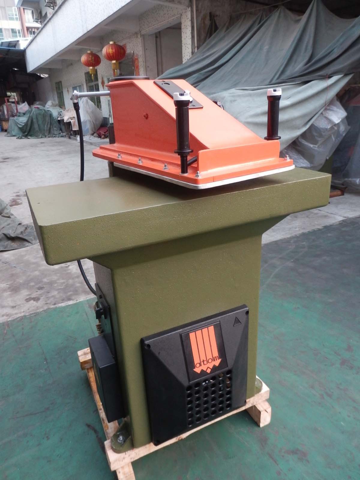 厂家直销阿通atom摇臂式裁断机皮革裁切机冲床下料机vs922二手