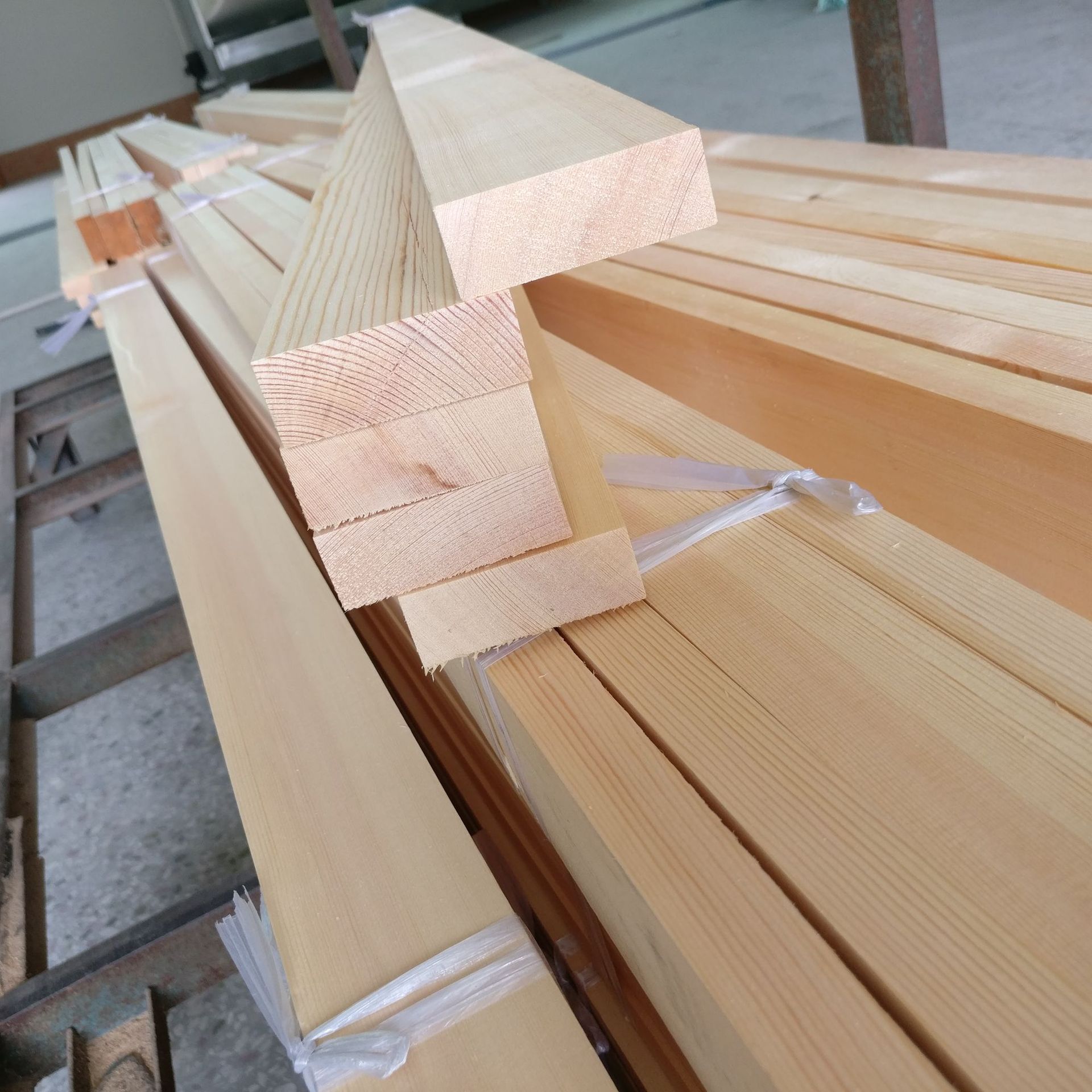 实木线条 装饰木线条 无结松木龙骨条 天花吊顶线条