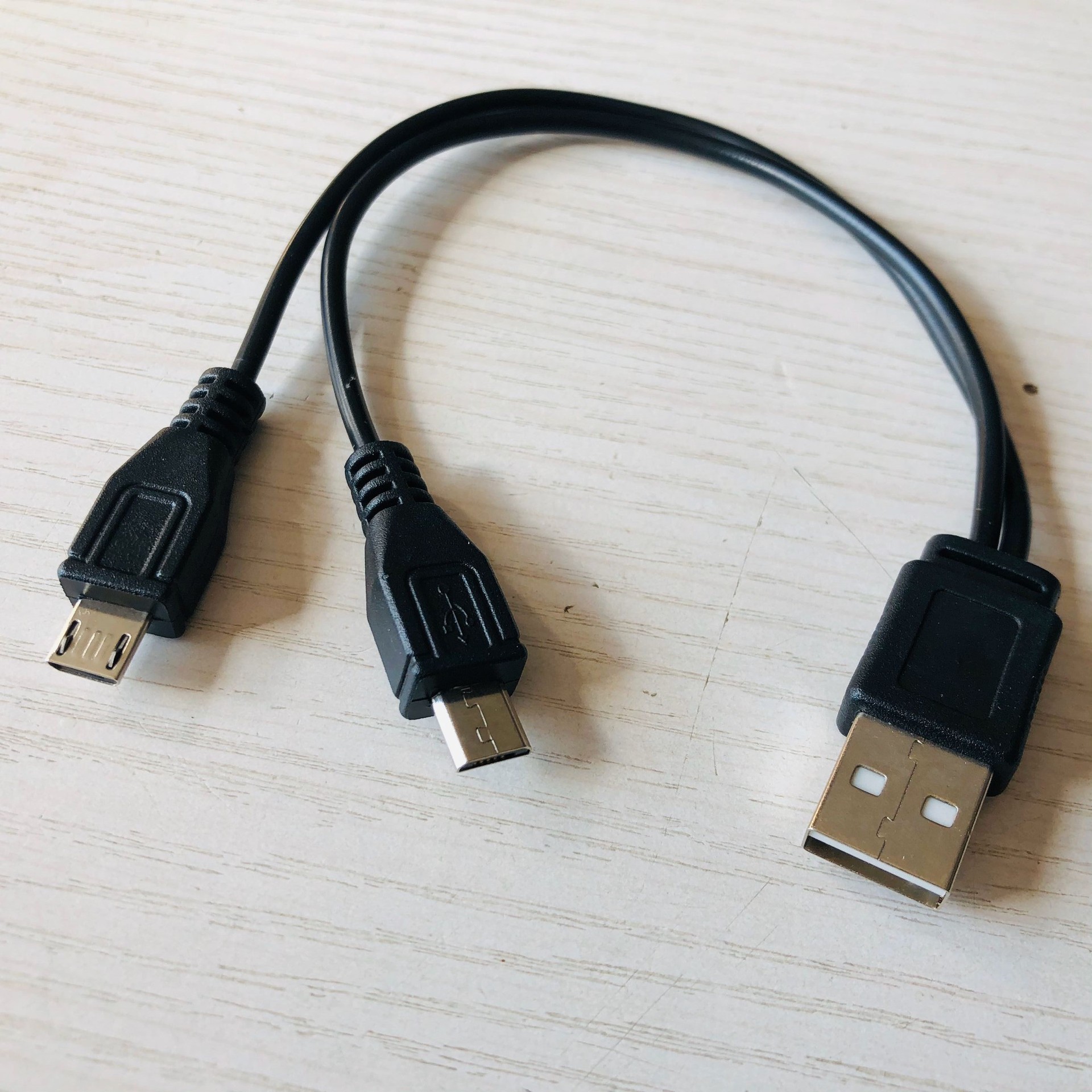 一分二安卓充电线一拖二发光鞋移动电源电子烟充电线数据线双v8头