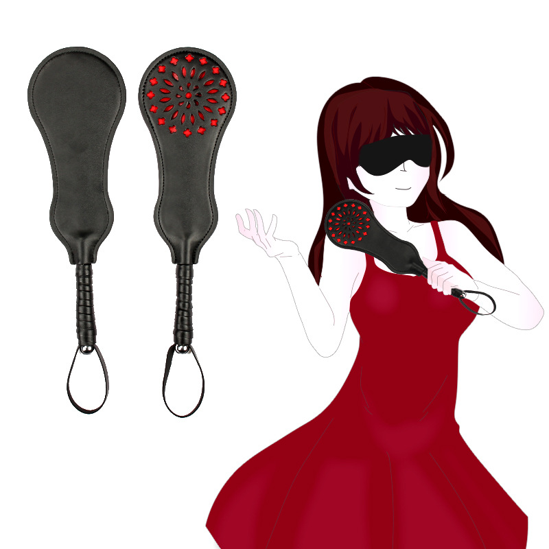 成人情趣用品pu打屁股镂空手拍sm调教刑具皮革调情手拍性用品批发