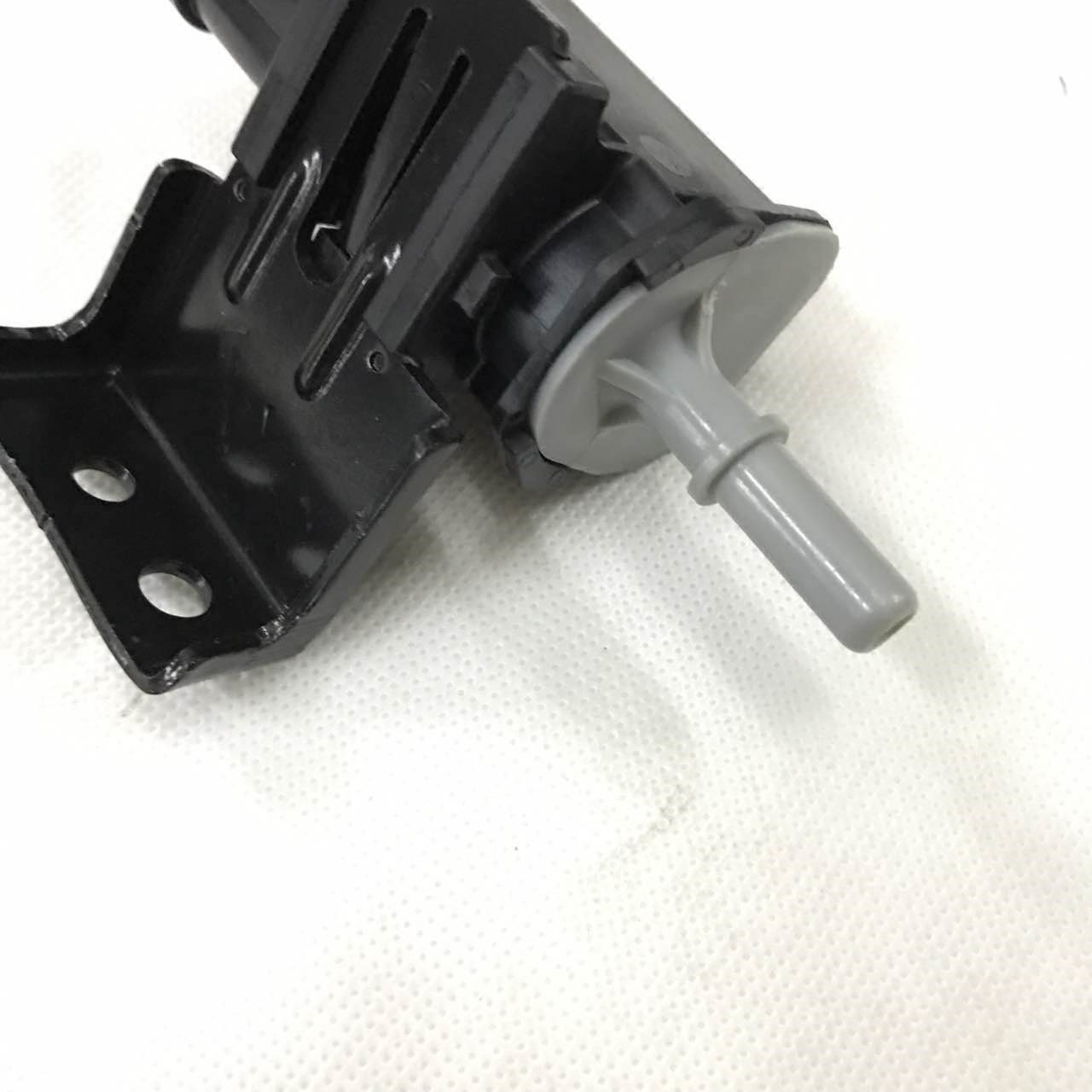 适用别克昂科雷srx君威君越gl8陆尊2.4/3.0碳罐电磁阀废气回流阀