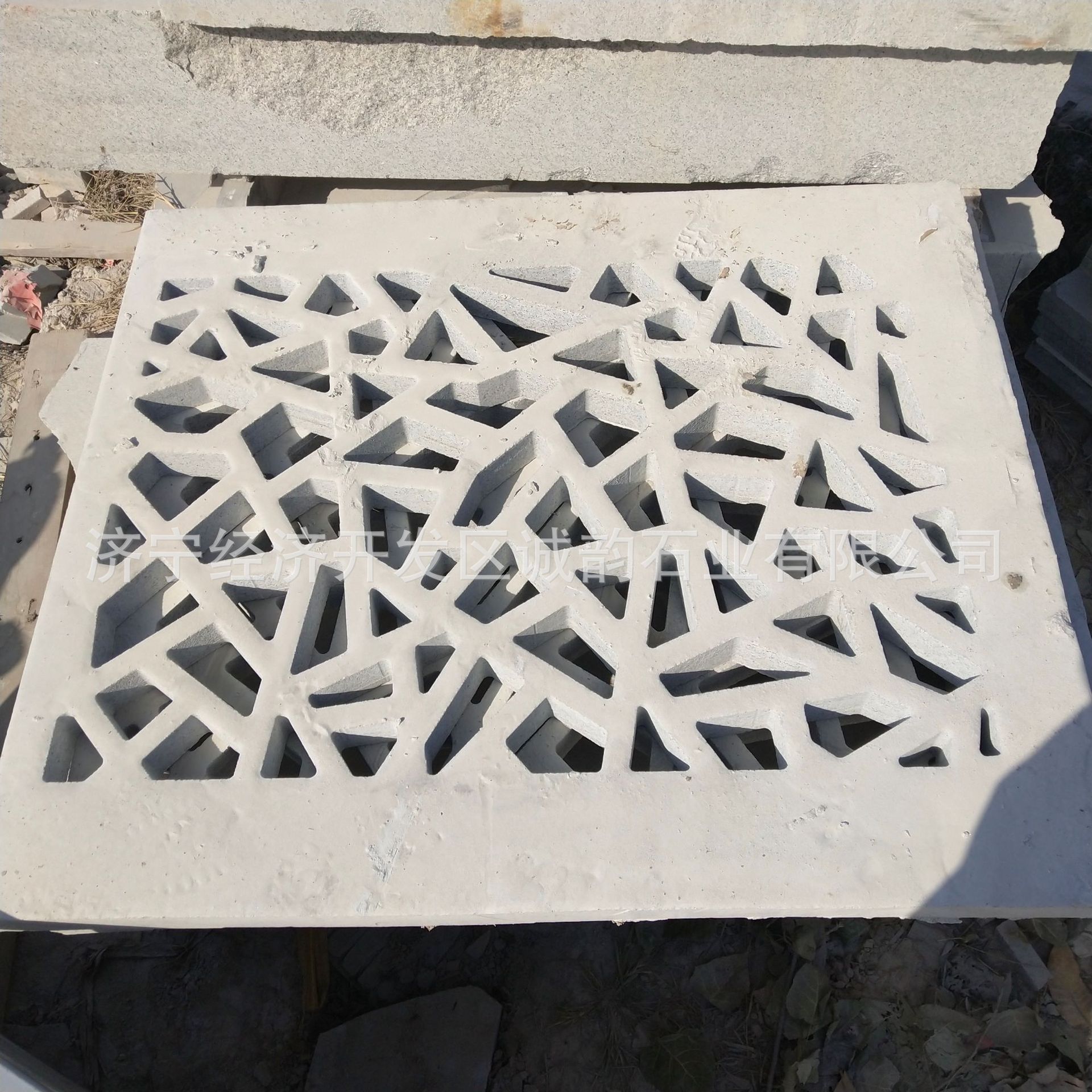 石窗雕刻批发厂家 中式仿古镂空石花窗 石透窗 石窗图片样式大全