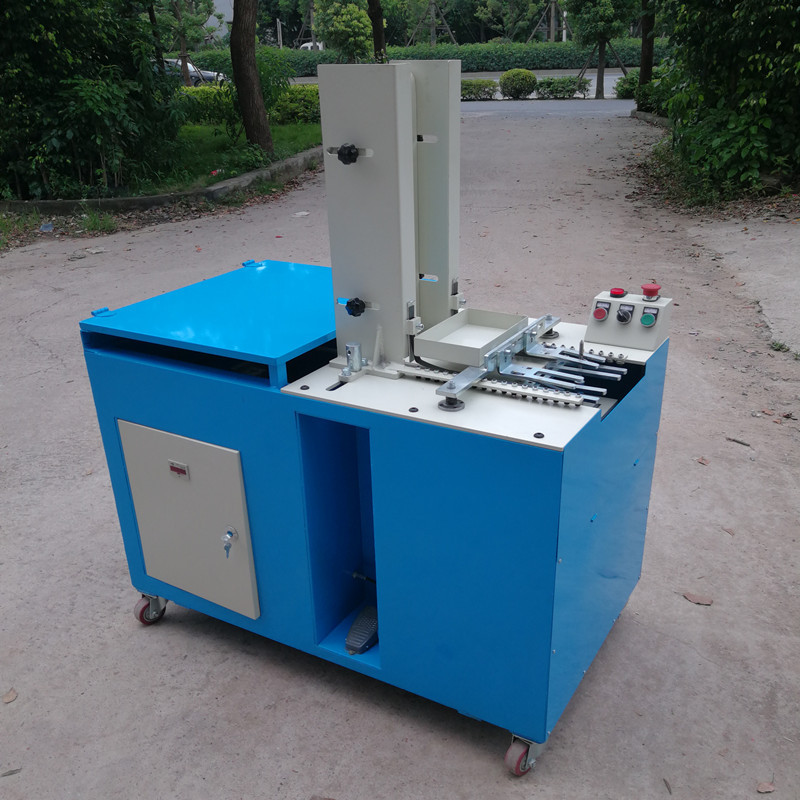 源头厂家直销 eva拖鞋生产设备 eva/pe人字拖自动穿鞋带机 拉带机