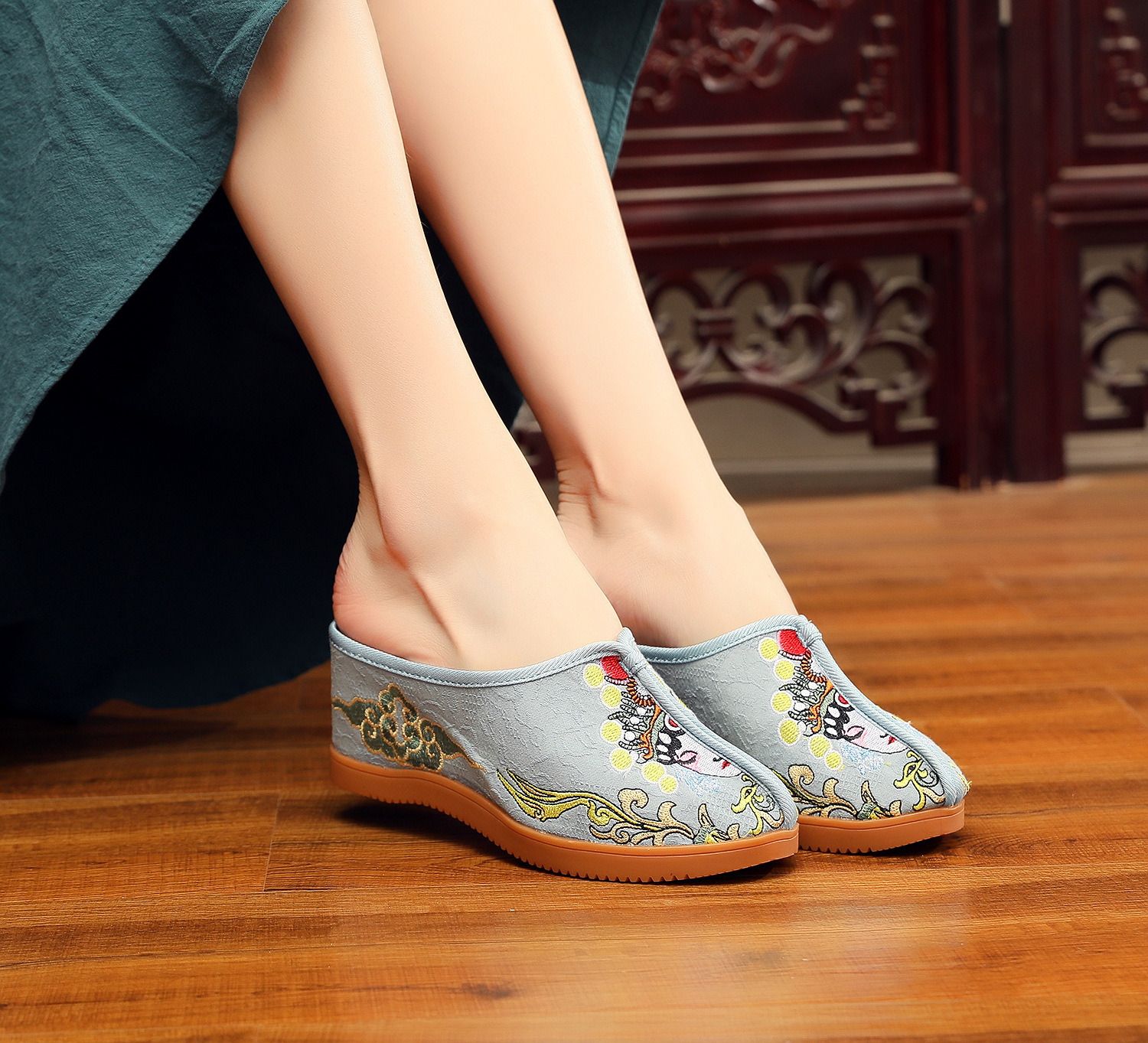 花木兰2019新款7厘米高跟绣花拖鞋民族风牛津绣花家居拖鞋