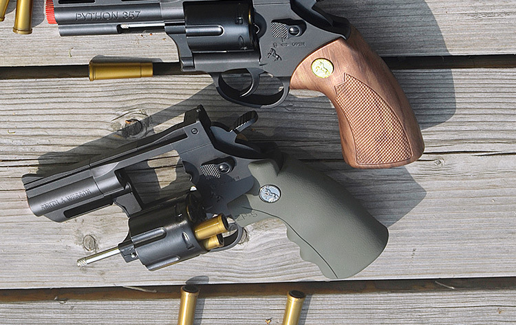 small moon revolver water gun can be fired simul