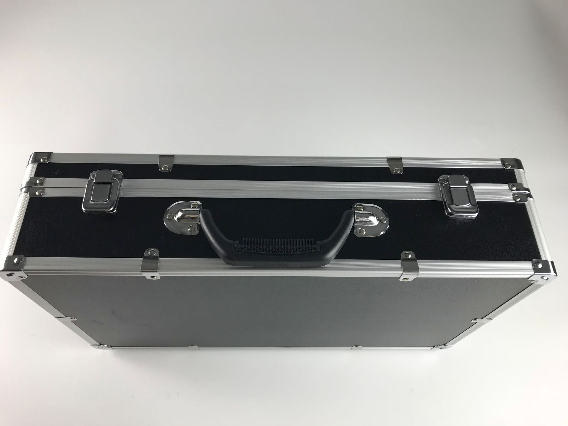 无线话筒铝箱 一拖二 一拖四通用航空防震舞台收纳麦克风手提铝箱