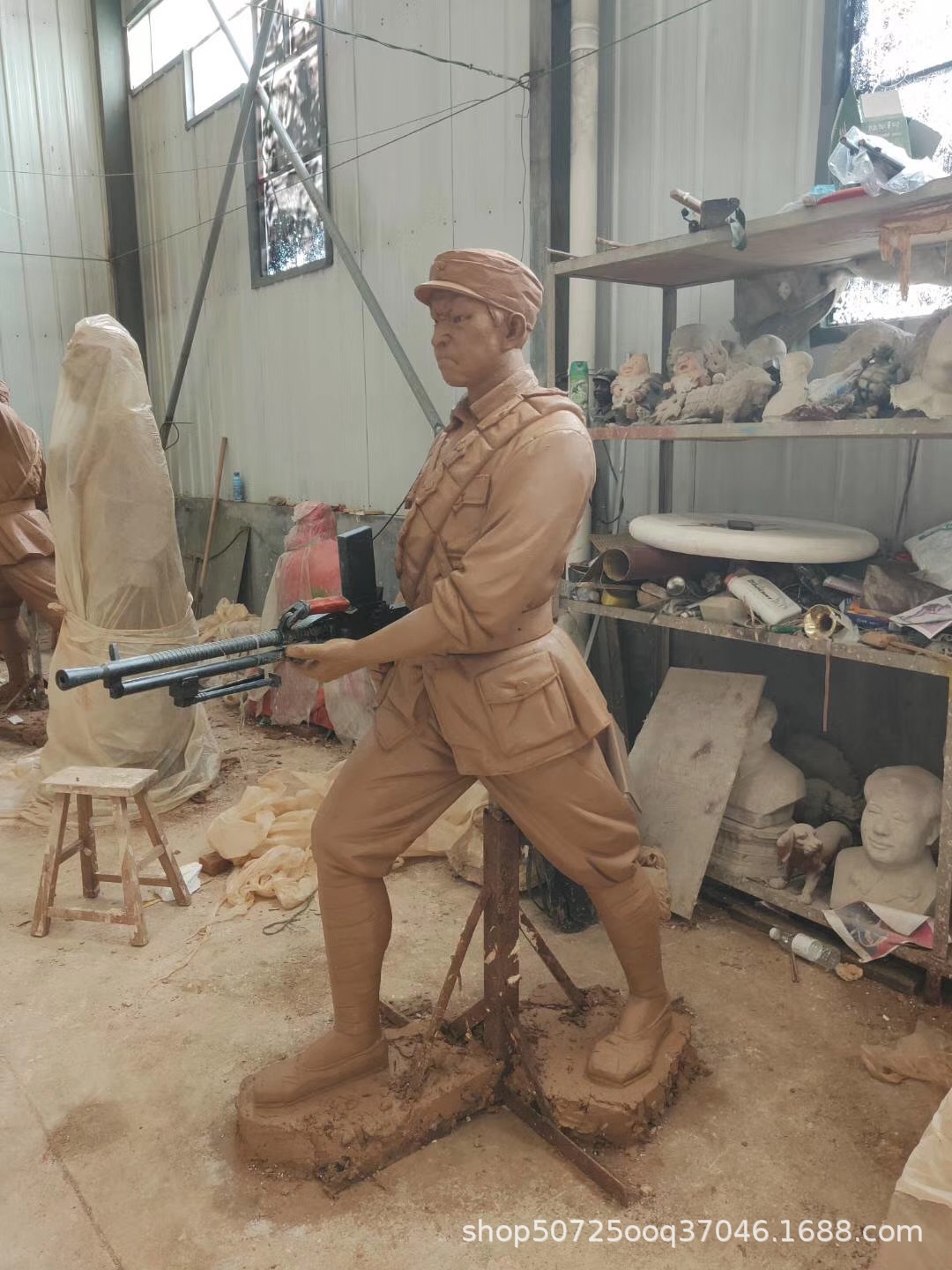 解放军人物雕塑 八路军 抗日英雄战士铜像 定制 展览