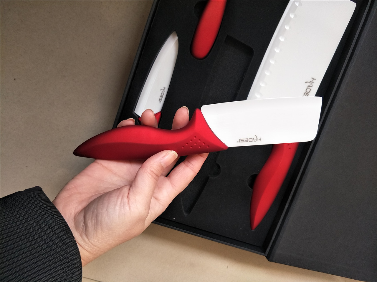 【颜色】刀片白色  刀柄红色 【尺寸】加宽菜刀  大刀宽度:7