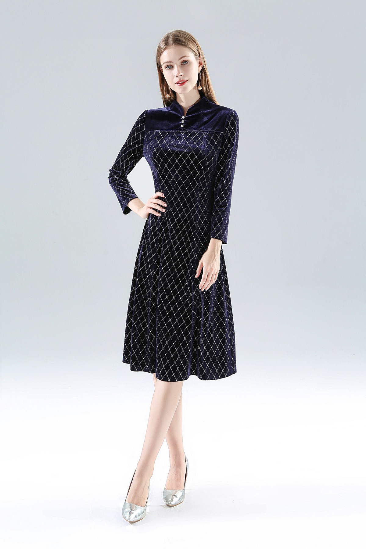 2019秋冬新款金丝绒烫钻改良领口妈妈装中老年高档气质女装连衣裙