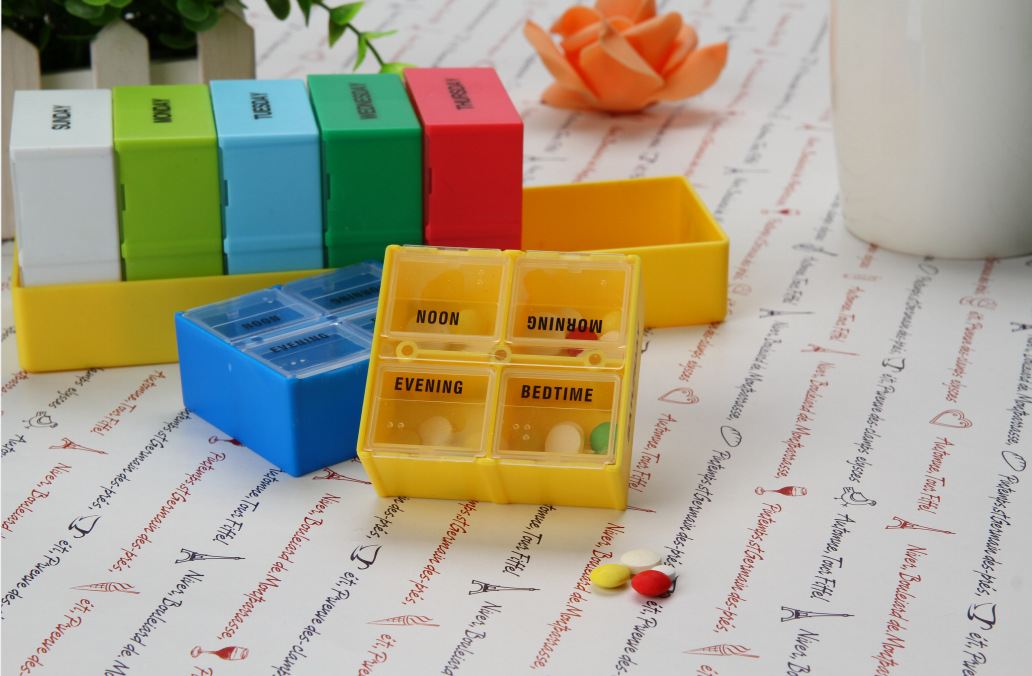 亚马逊七彩一周7天28格pill box创意可拆分大容量便携密封药盒