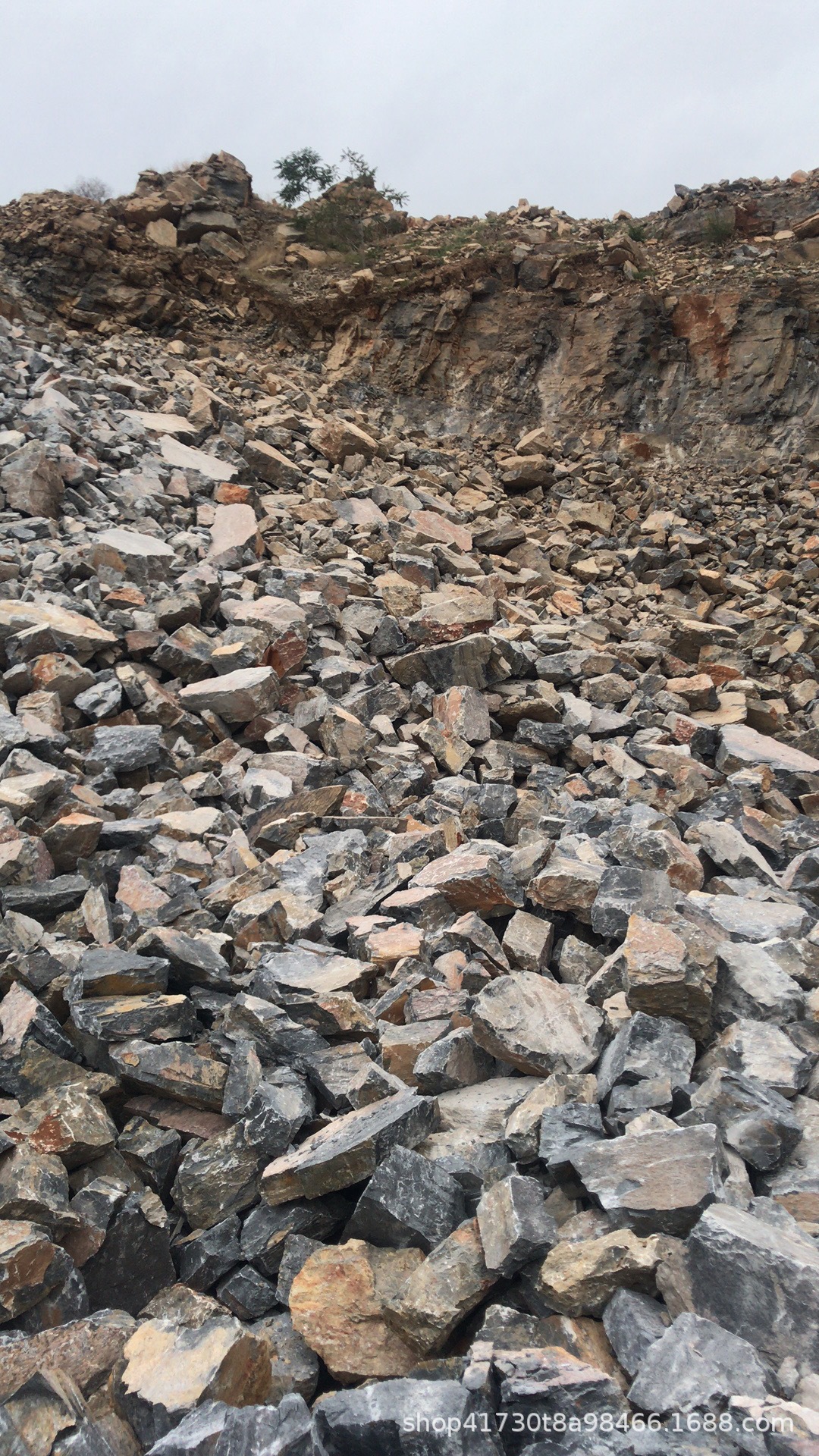 高速公路护坡石 堤坝河岸护坡石 河岸防汛挡土块石 毛石 手搬块