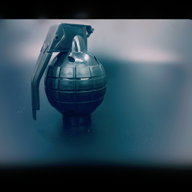 混批塑料吃鸡声光手雷军事玩具水弹枪赠品对战枪配件过家家玩具