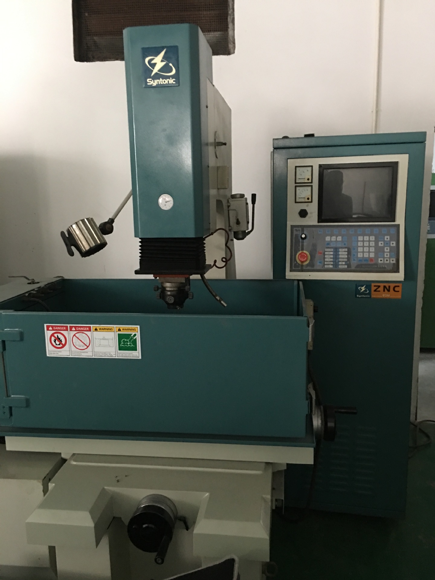 二手晶达火花机钨钢电脉冲台湾电火花机st-345放电加工超硬材料