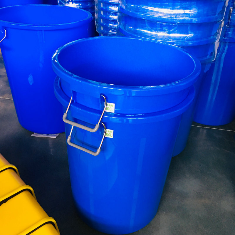 厂家现货供应 100l圆形带盖大容量食品级储水桶 塑料水桶