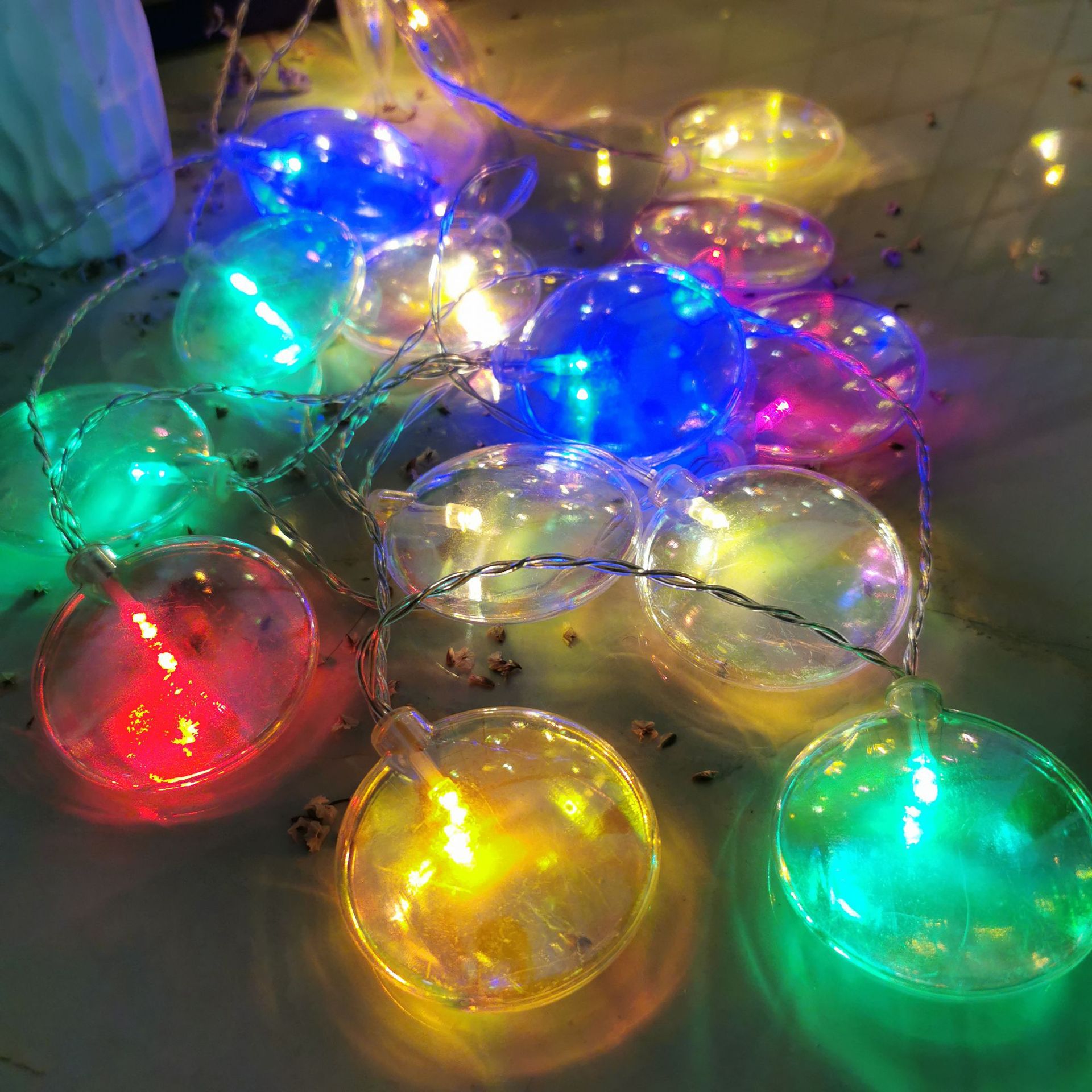 厂家直销2019新品led七彩镭射圆饼灯串 节日居家装饰灯圣诞小彩灯