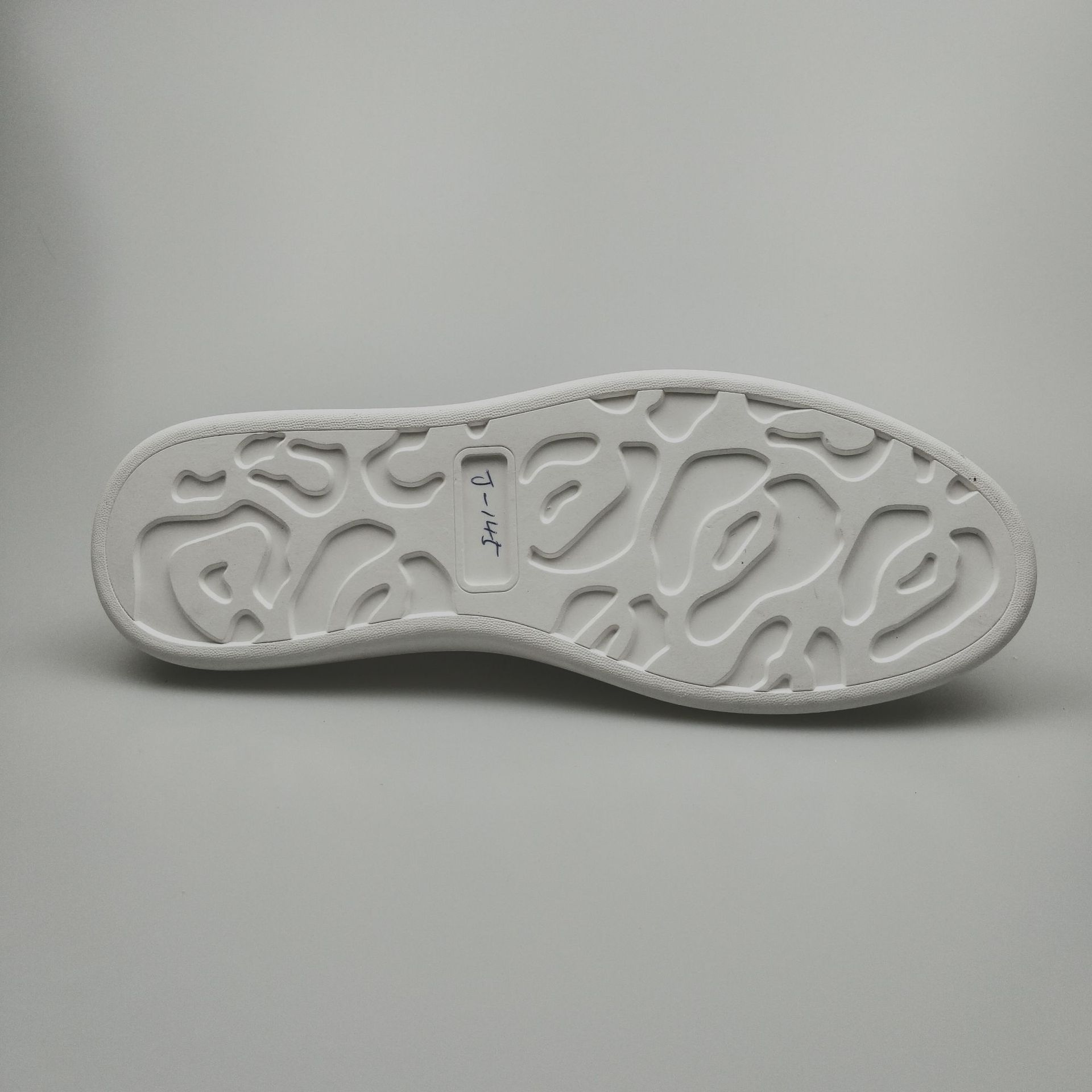 厂家专业批发麦昆小白鞋底 运动鞋鞋底小白鞋鞋底聚氨酯鞋底加工