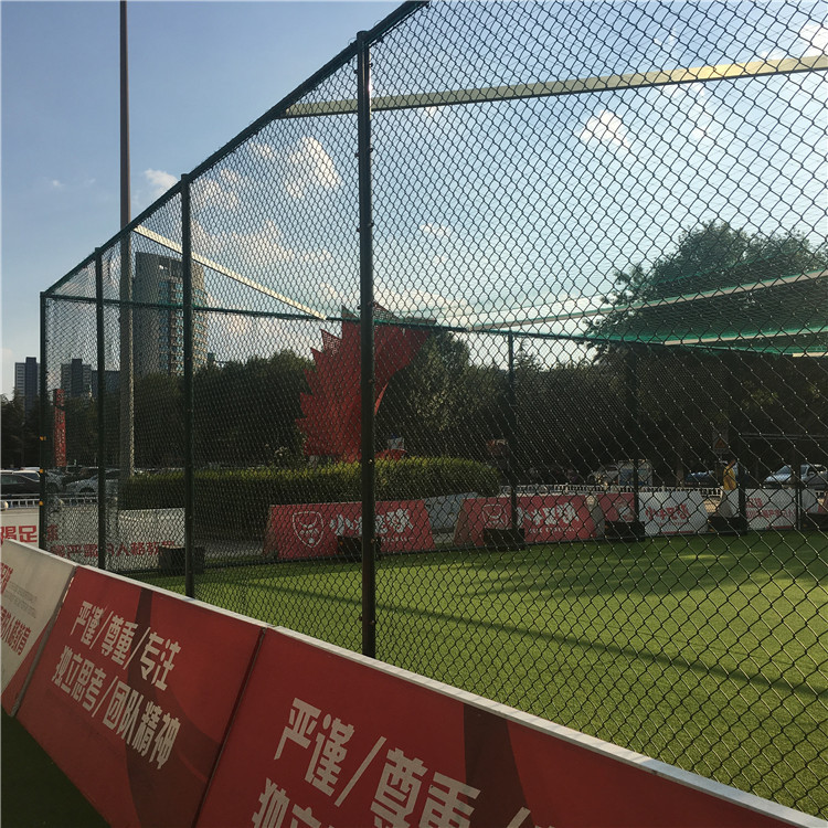 临沂篮球场围网 学校运动场围栏 体育场隔离网 笼式足球场护栏网