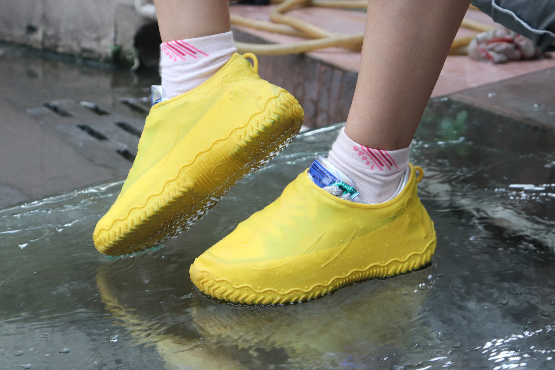 新款橡胶防雨鞋套加厚防滑耐磨底鞋套 厂家直销 支持定制