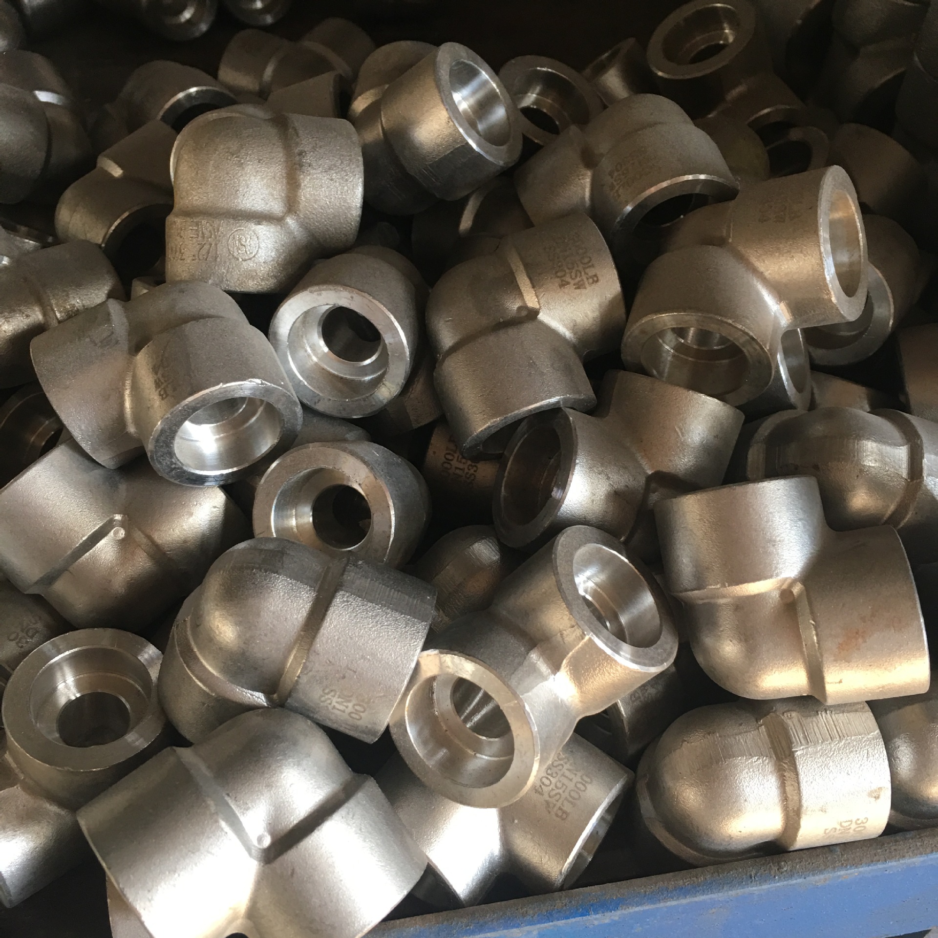 厂家供应承插焊弯头碳钢不锈钢承插焊弯头锻制高压90度sw承插弯头