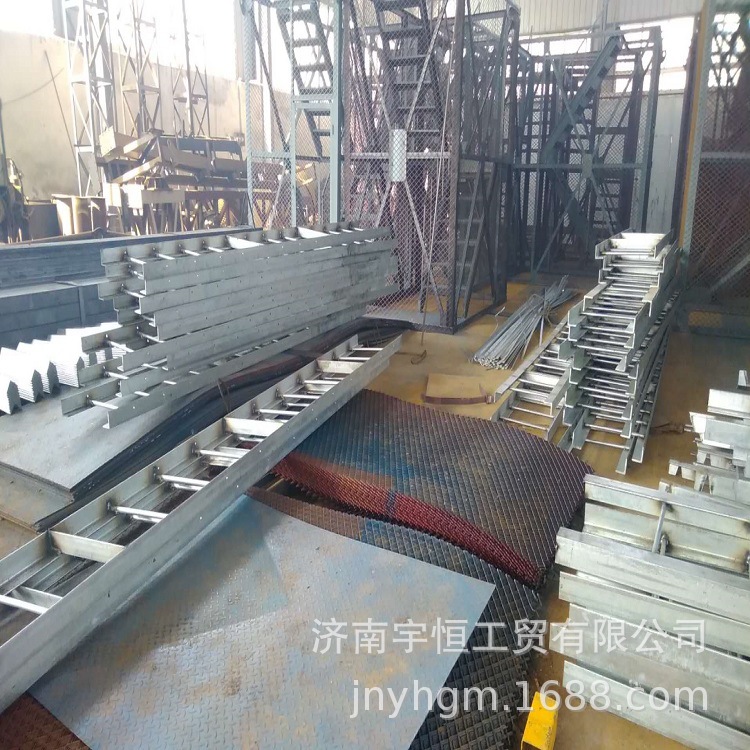 15j401人行钢爬梯生产厂定制 护笼钢梯报价 上屋面钢直梯直销