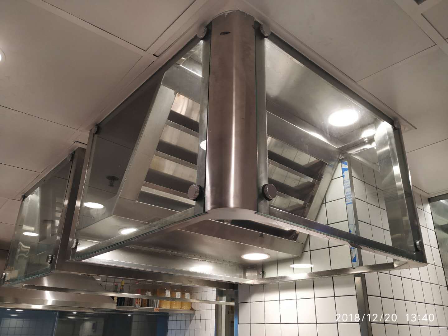 厨具厂生产酒店厨房设备抽排烟罩包点房明档专用夹胶玻璃烟罩otm