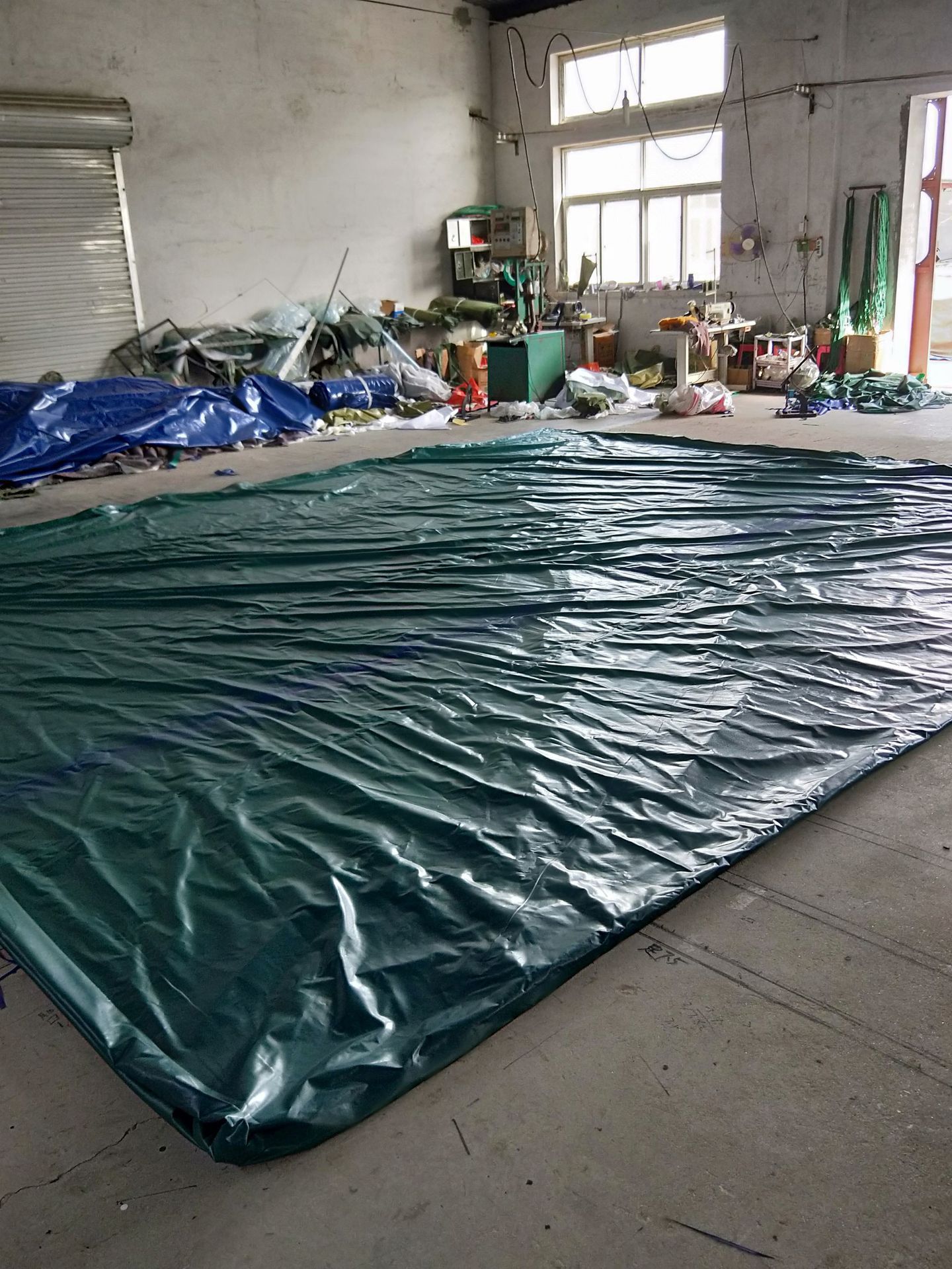 厂家直销 工业防火油苫布 阻燃pvc三防篷布 阻燃防雨布 三防苫布