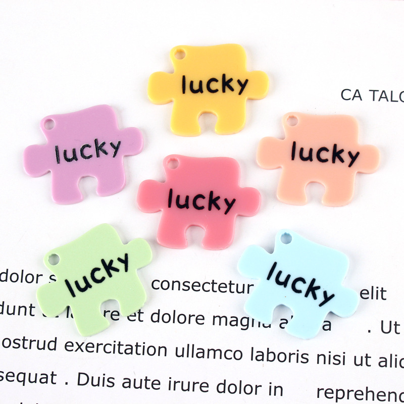 【产品名称】:亚克力涂鸦配件 lucky字母牌贴片   【产品材质】:环保