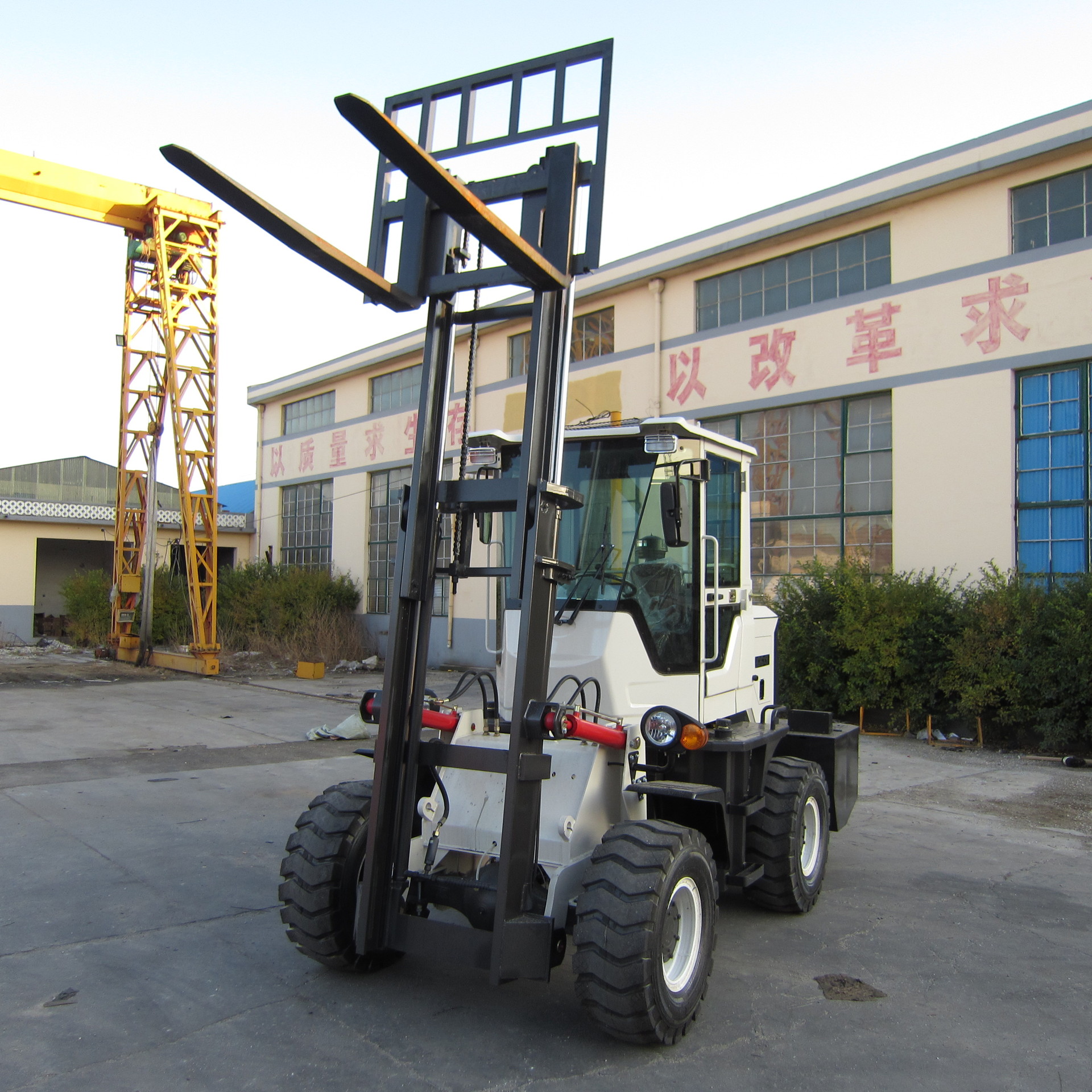 厂销3吨越野叉车 货物装卸搬运液压平衡重叉车 越野叉车价格