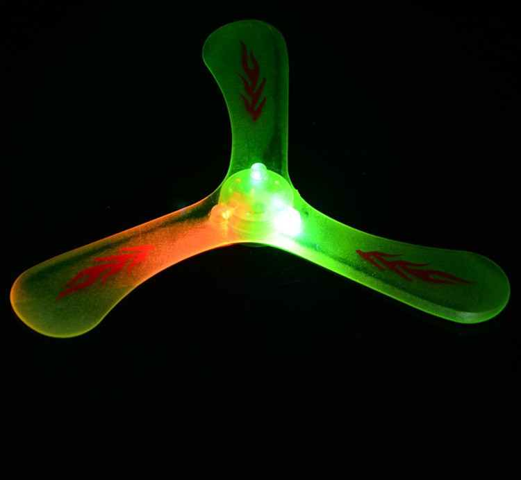 发光三角回力飞镖玩具 儿童用品 户外体育 热销地摊夜市玩具供应