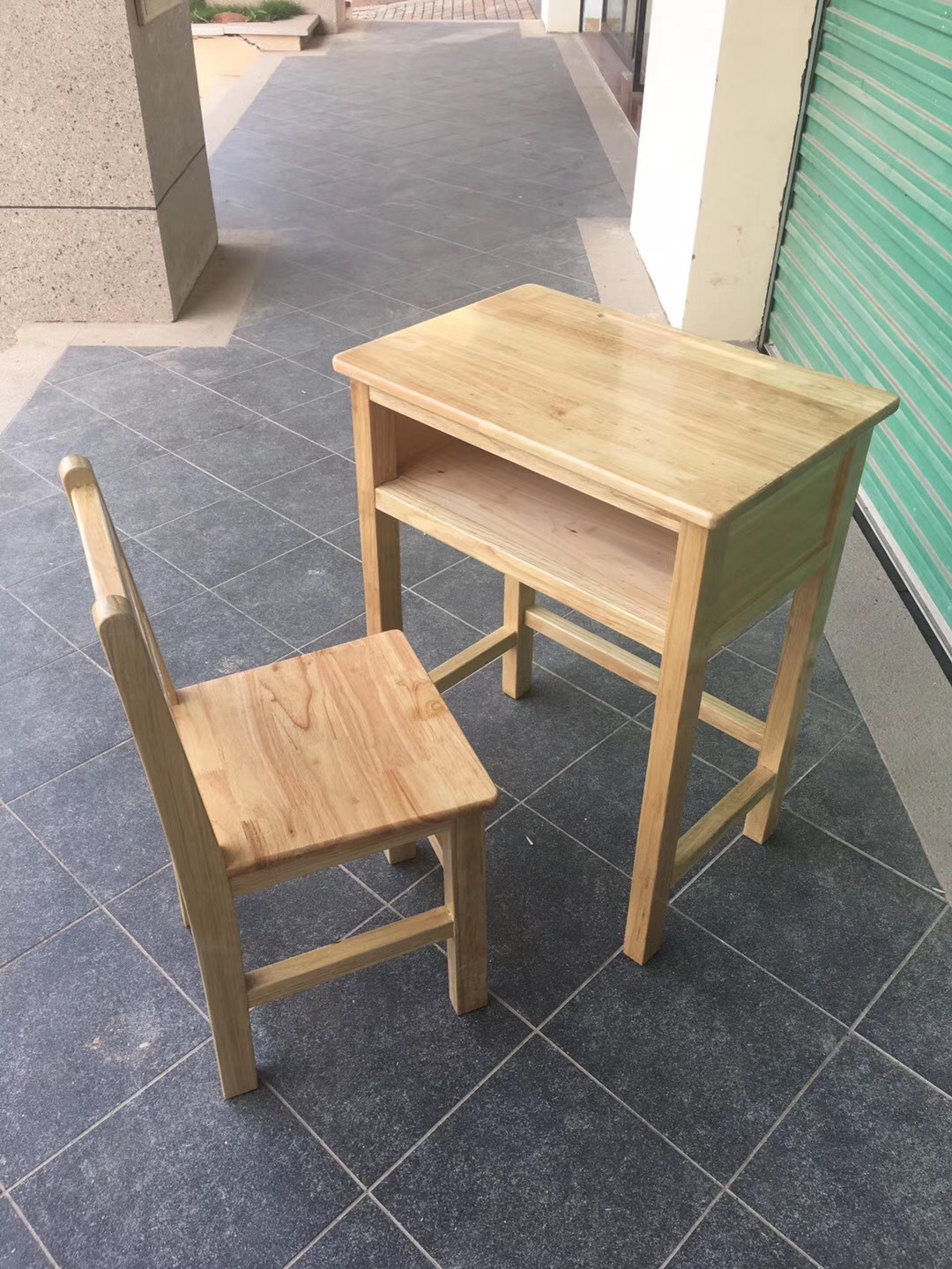 田南厂家批发家用木质椅子 双人板凳靠背椅学生写字课桌椅套装