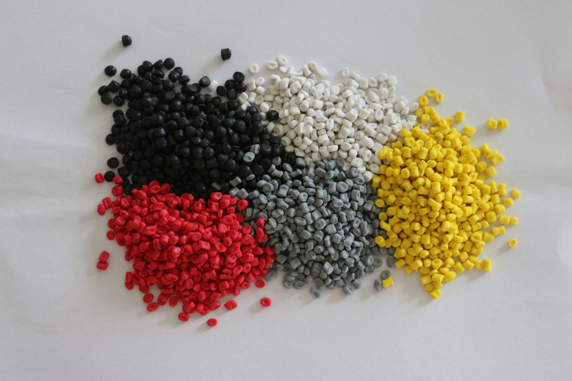 现货供应大量黑色pvc再生料 pvc塑料颗粒