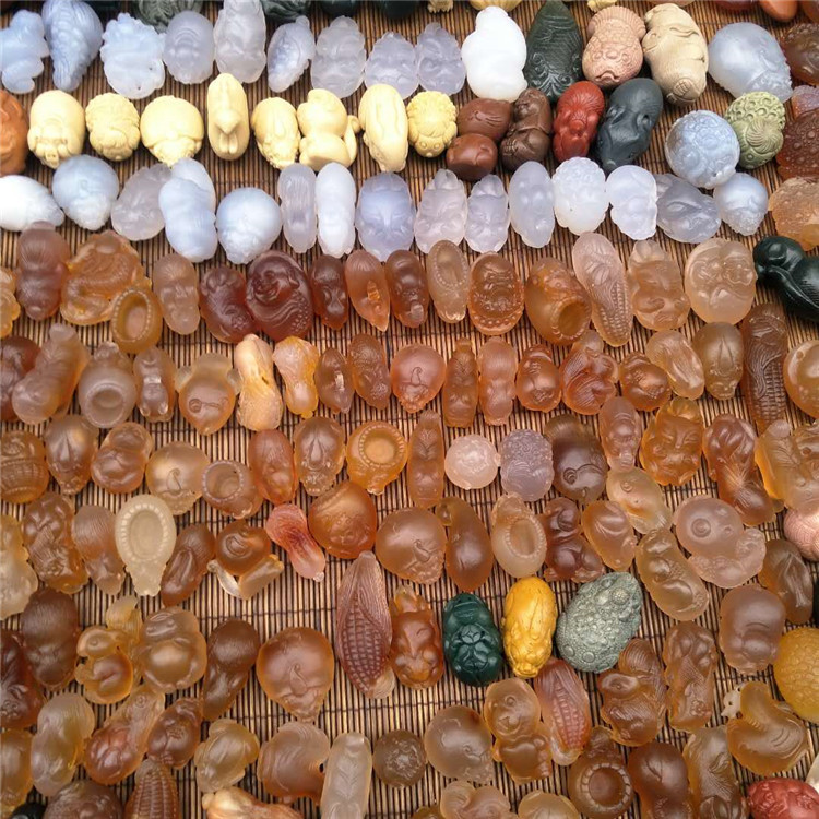 批发新疆冰种阿拉善葡萄干玉吊坠糖芯葡萄干玉挂件一图一物