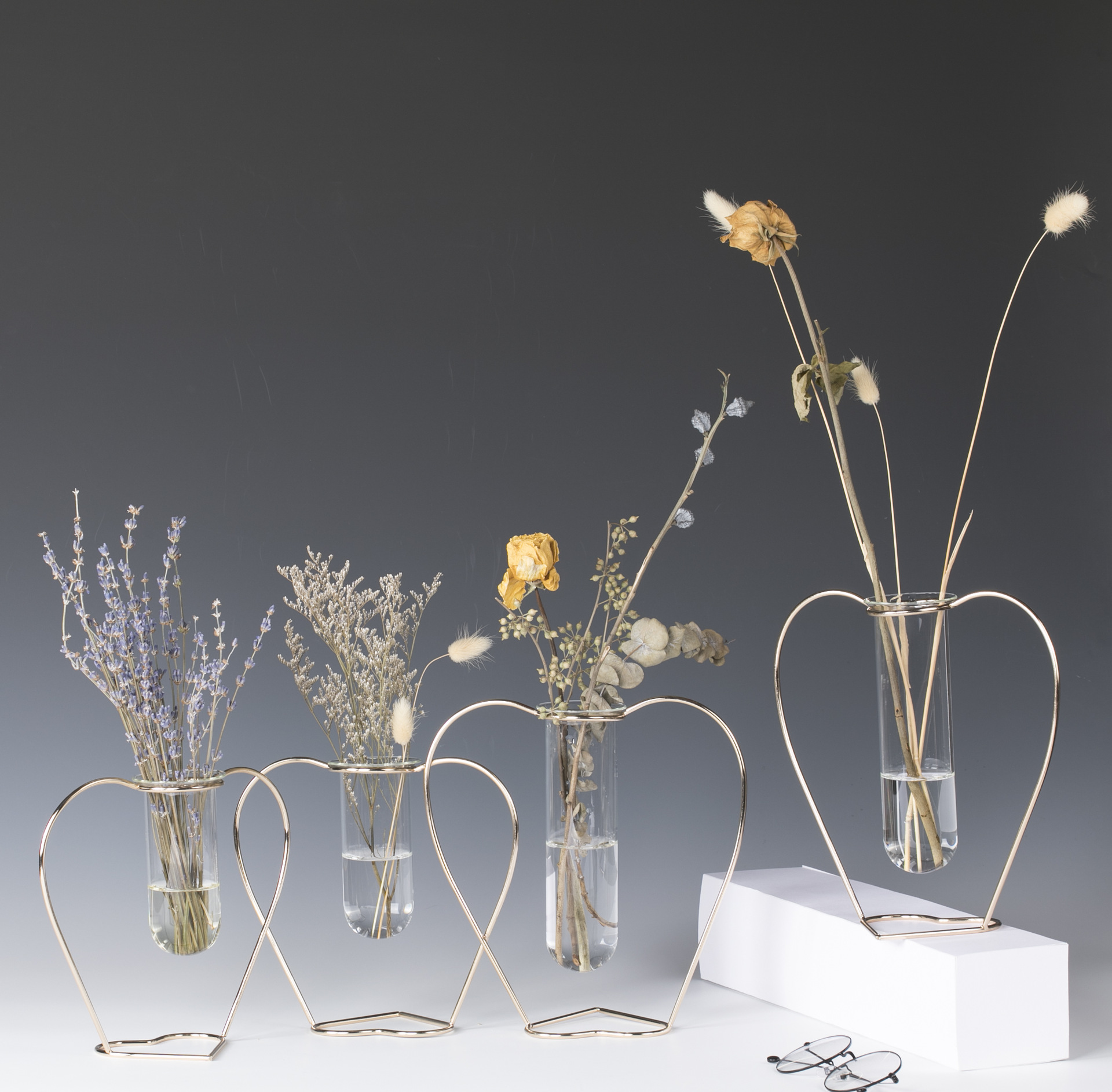 批发现货爱心形摆件花瓶ins网红桌面摆饰欧式时尚装饰铁艺花瓶