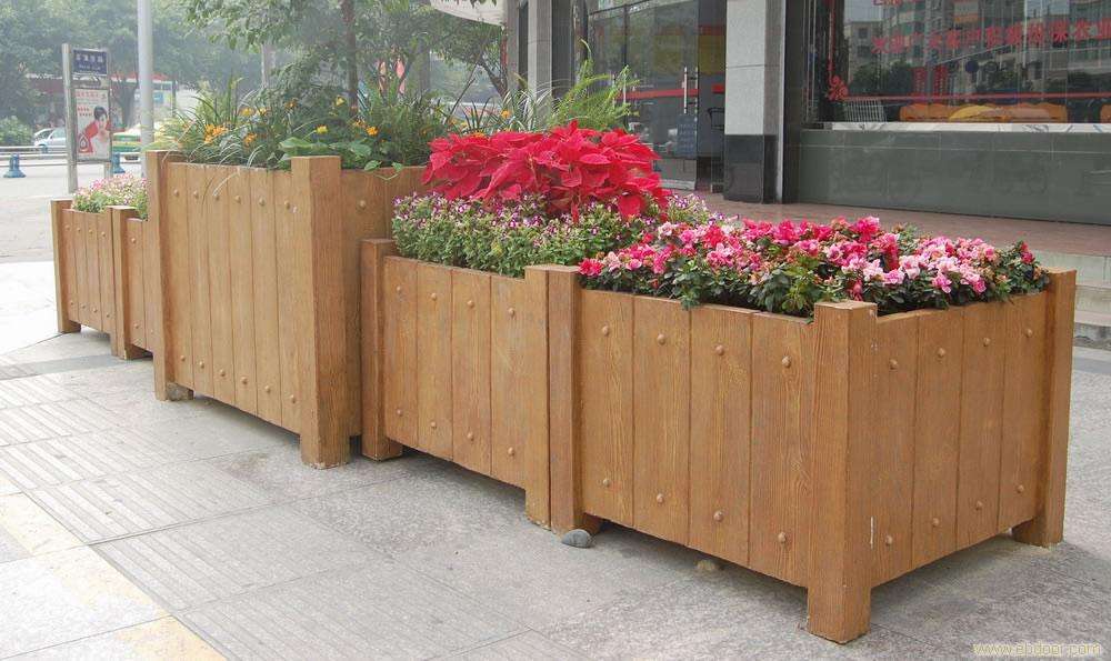 小区仿木花箱哪家好,景观花箱与周围环境融合.
