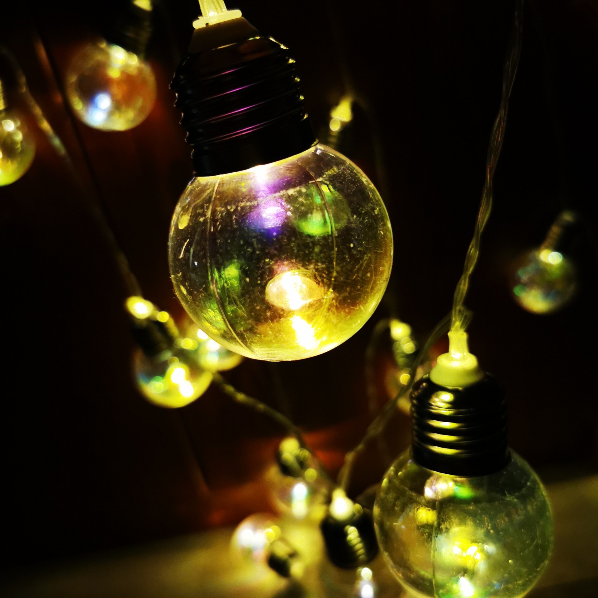 厂家直销新款led圣诞节灯串七彩灯泡螺帽彩灯节日房间室外装饰灯