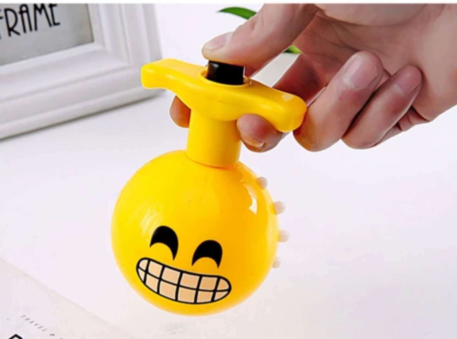 厂家直销 卡通表情七彩发光音乐陀螺儿童发声创意玩具