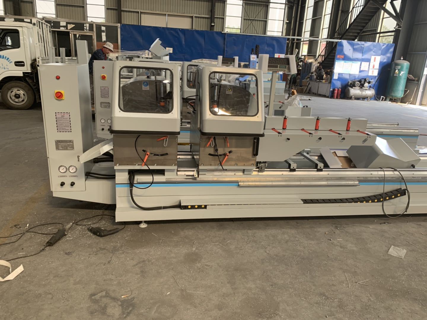 铝型材双头切割锯 断桥铝门窗设备 铝合金门窗机械500切割锯床