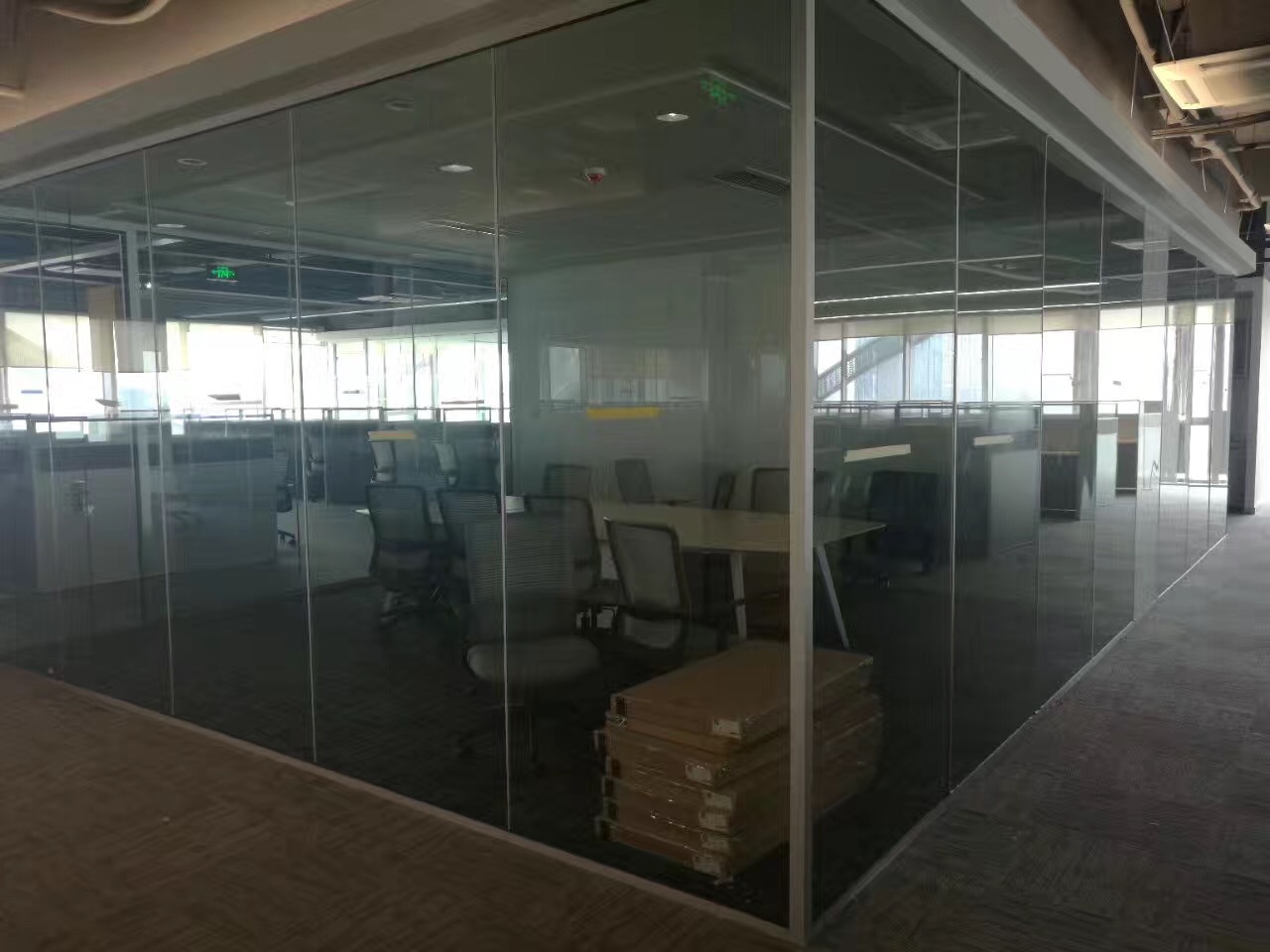 厂房办公室玻璃隔断墙弧形铝合金单玻隔断工厂隔断墙高隔间厂家