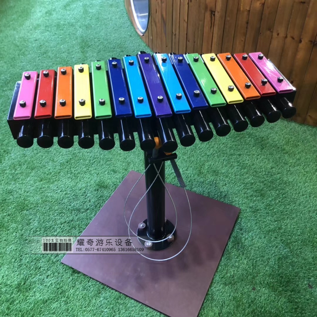 公园游乐场敲击乐器.管琴