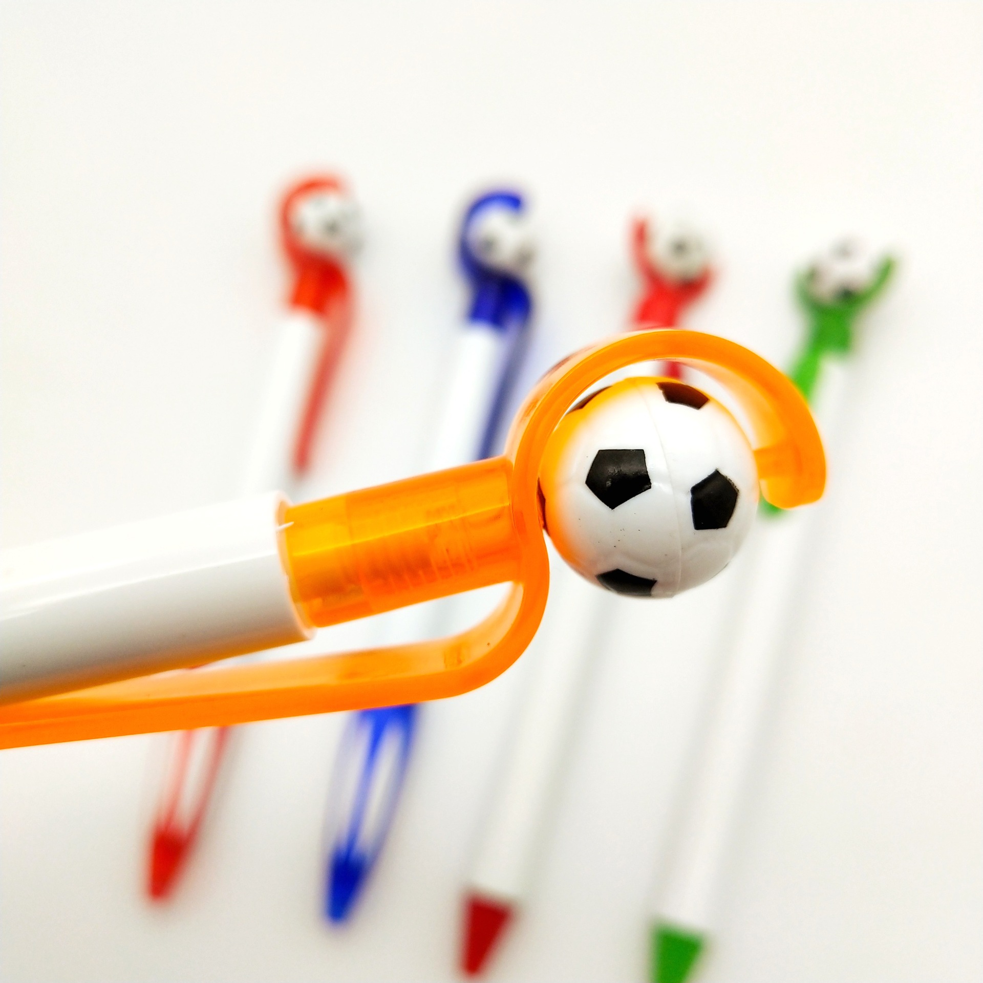 畅销带球玩具笔按动塑料笔定制logo