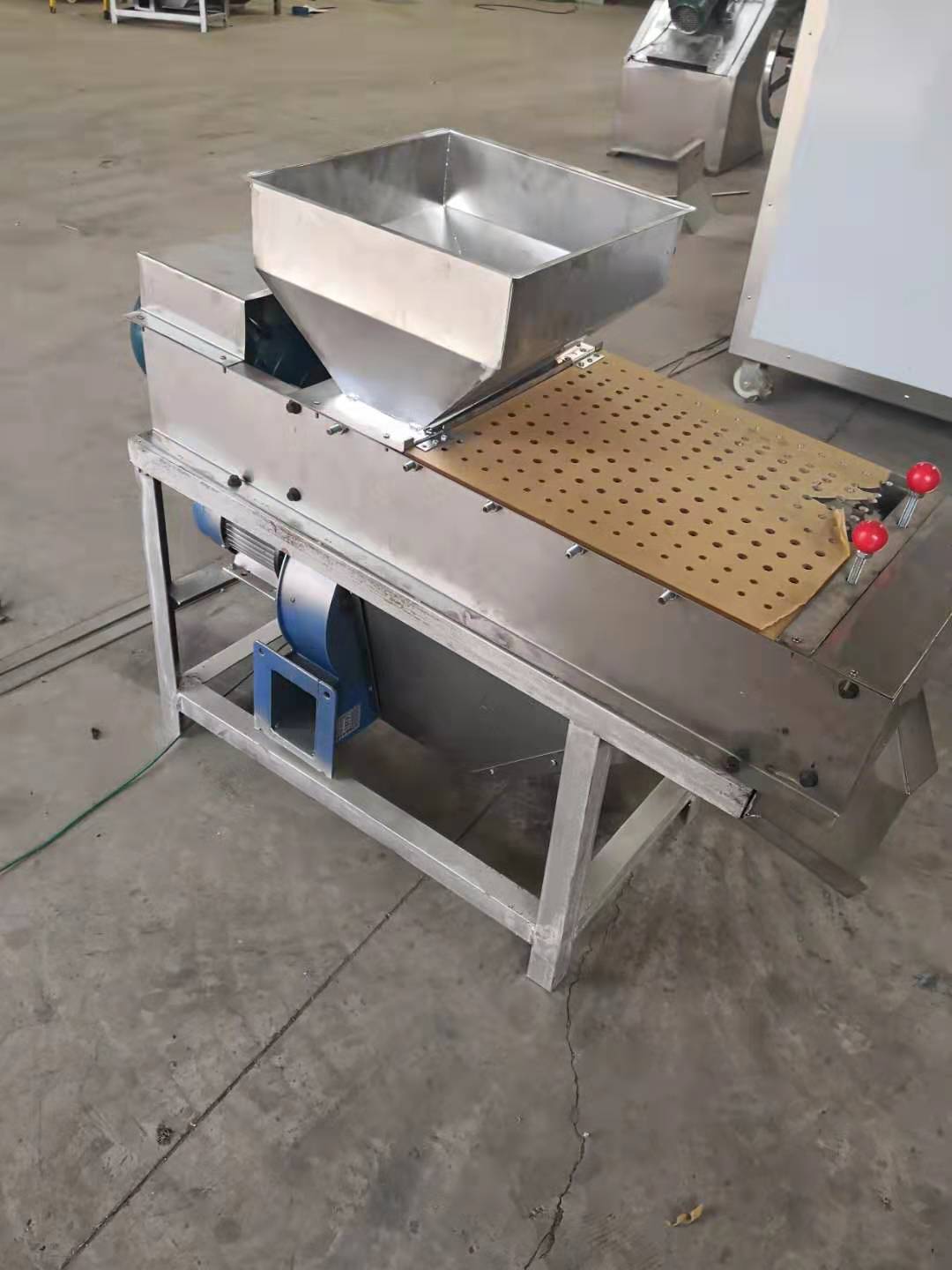 山东河南花生去红皮机 电机带动 花生脱皮机 花生去皮机-阿里巴巴