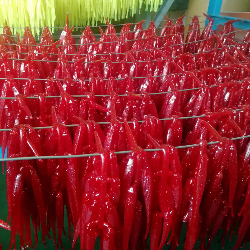 60克颜色:红色,绿色,黑背重量:约8克长度:13cm材质:pvc13cm叉尾鱼路亚