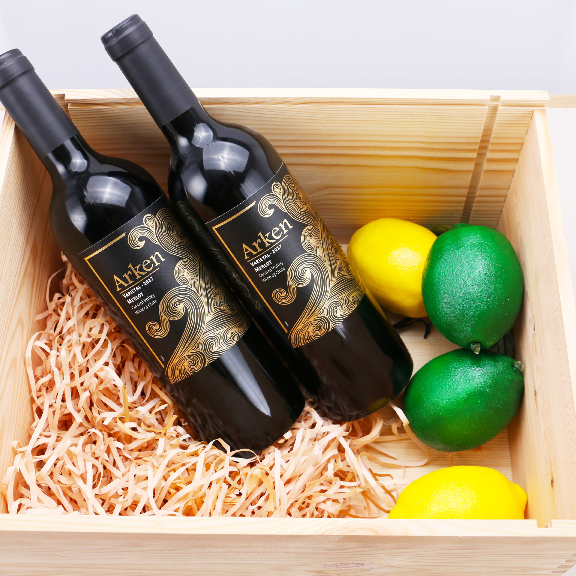 智利梅洛干红葡萄酒礼盒红酒批发微商代发利口酒木箱原瓶原装进口