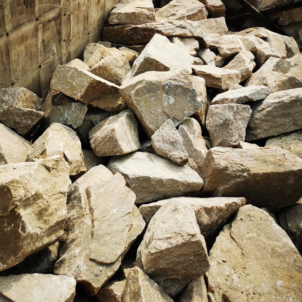 供应浆砌垒墙石不规则块石挡土墙天然碎石板砌墙石