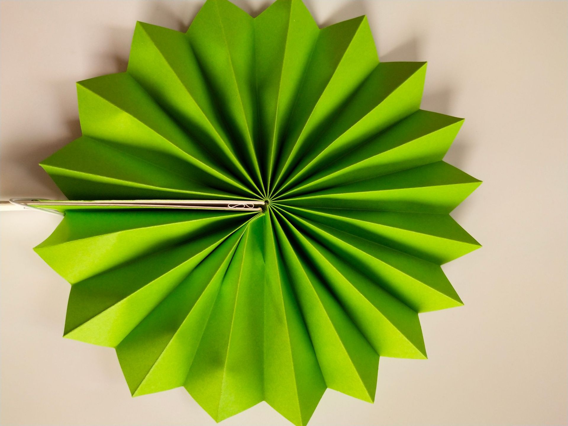 装饰纸扇花彩色纸扇花婚庆布置商场店铺橱窗装饰圆形拉花批发