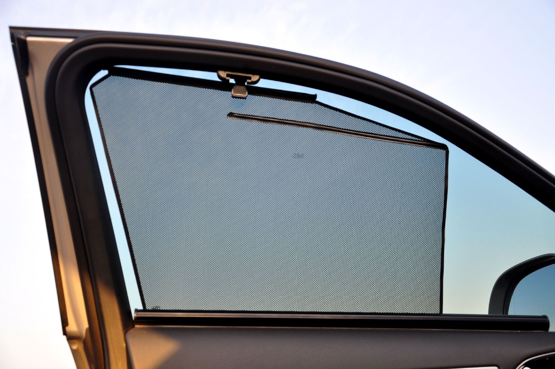 专用汽车遮阳卷帘