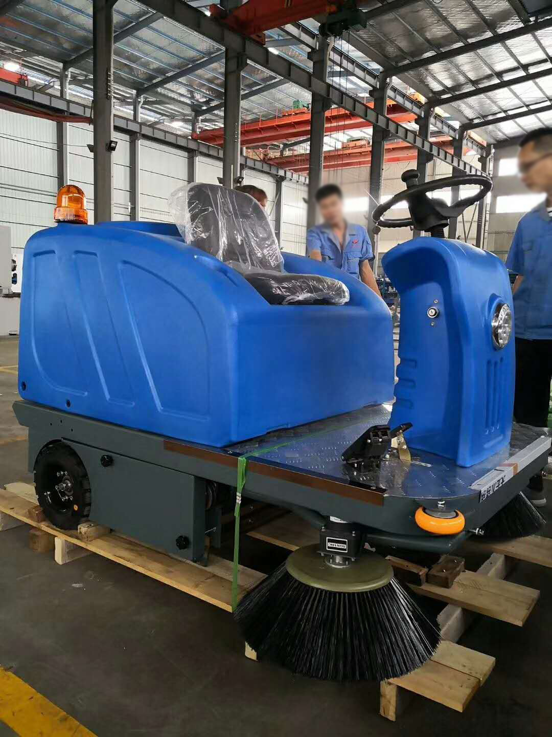 电动驾驶式环卫道路清扫车工业扫地机小区物业扫地车