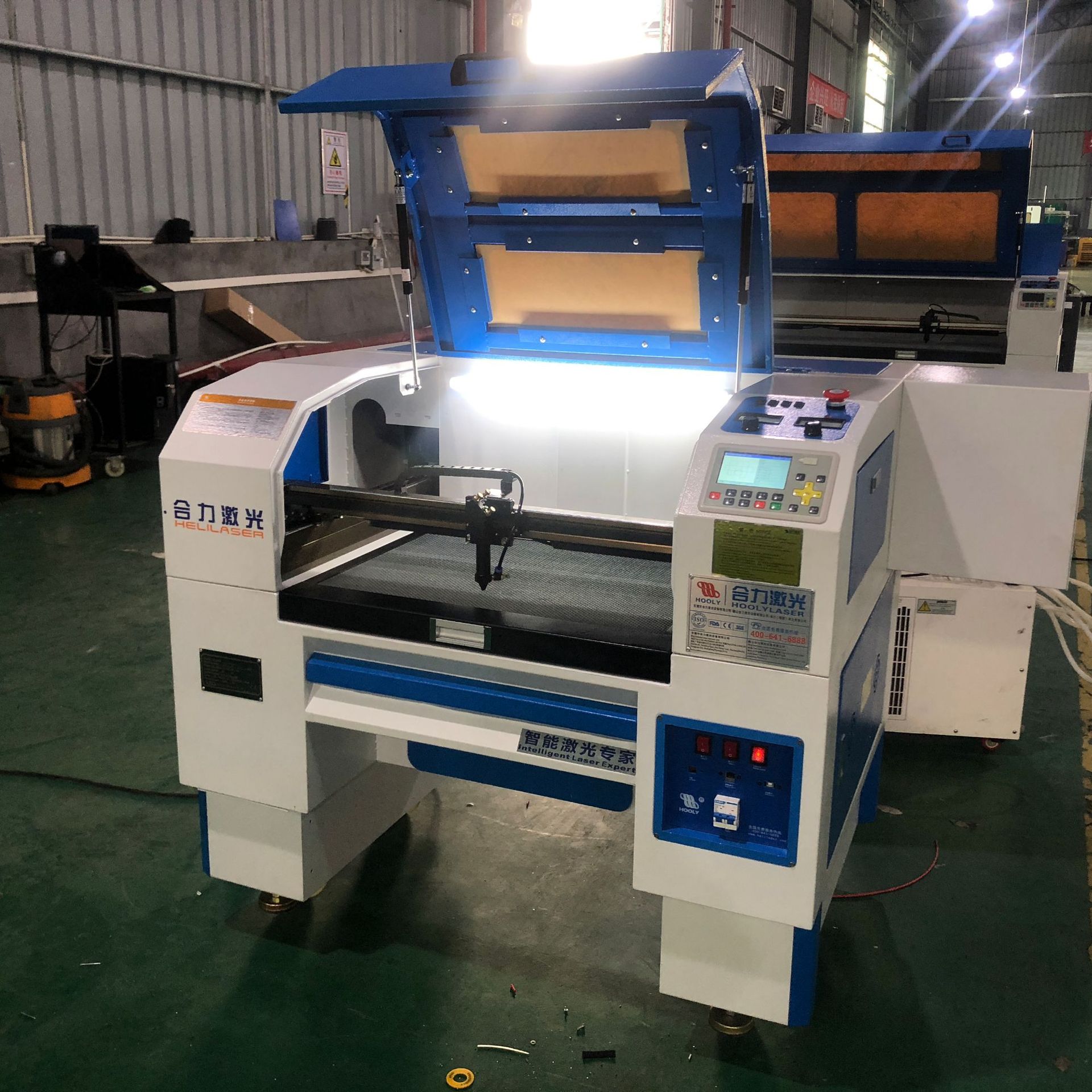 小型激光切割机全自动数控布料皮革4060激光雕刻打孔品牌工厂