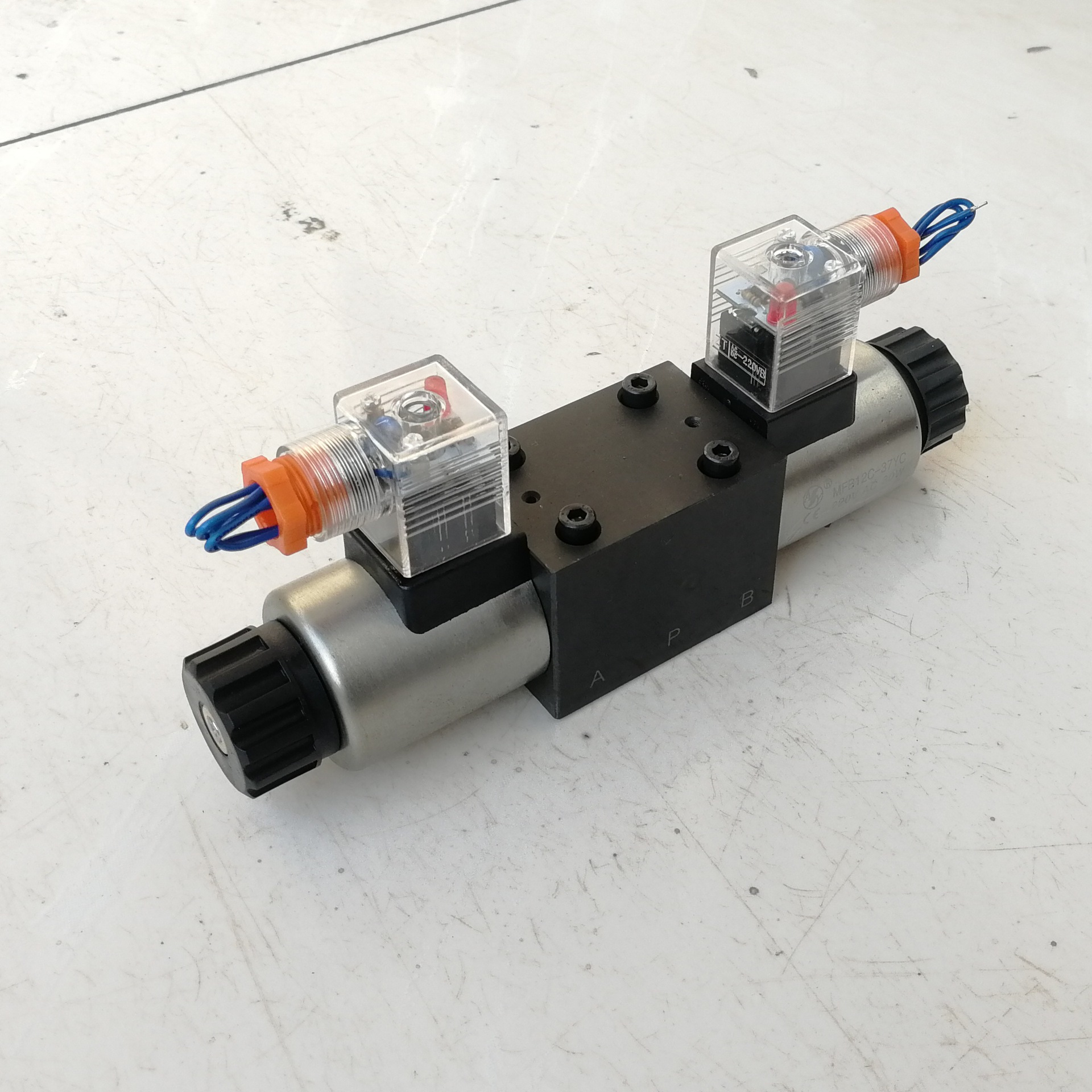 70mpa超高压电磁换向阀 三位四通液压电磁阀 德州力高液压制造